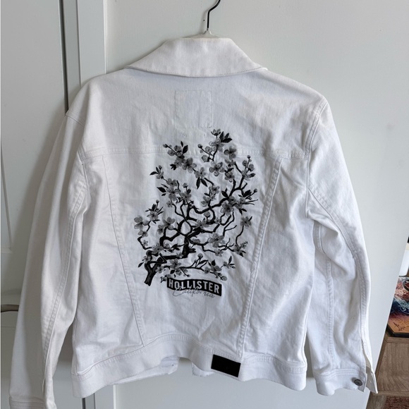 Hollister White Top with Black Floral Embroidery - Picture 2 of 5
